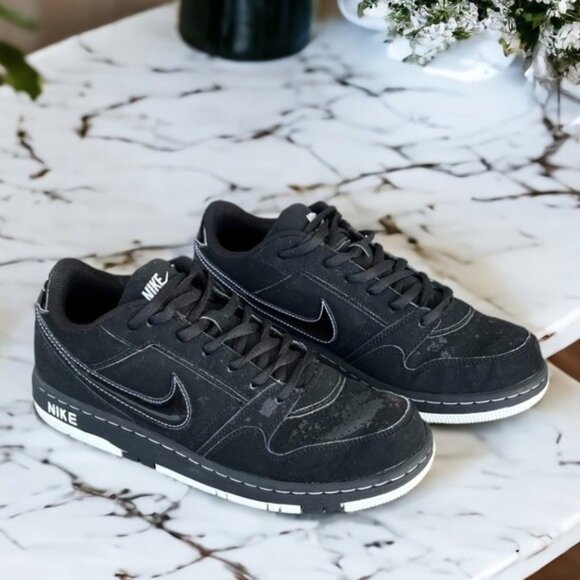 Nike Other - Nike Boy's Size 7 Youth Black Lace Up Sneakers